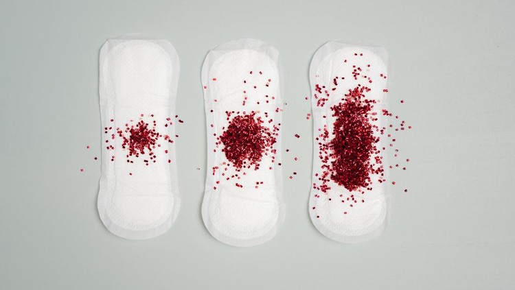 menstruasi Women using it during menstruation to avoid damage to clothing.