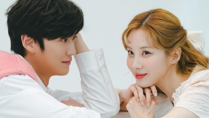 Meskipun berasal dari latar belakang berbeda, keduanya menampilkan kemistri yang apik hingga membuat penonton gemas, lho./ foto: KBS Drama