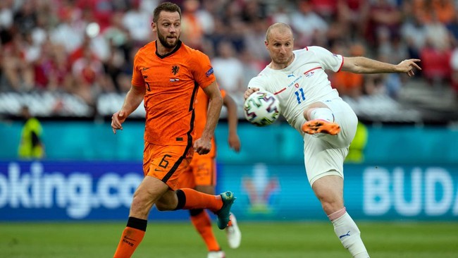 Penyerang baru Persija Michael Krmencik biasa bermain di Liga Champions dan membawa timnas Ceko ke perempat final Euro 2020.
