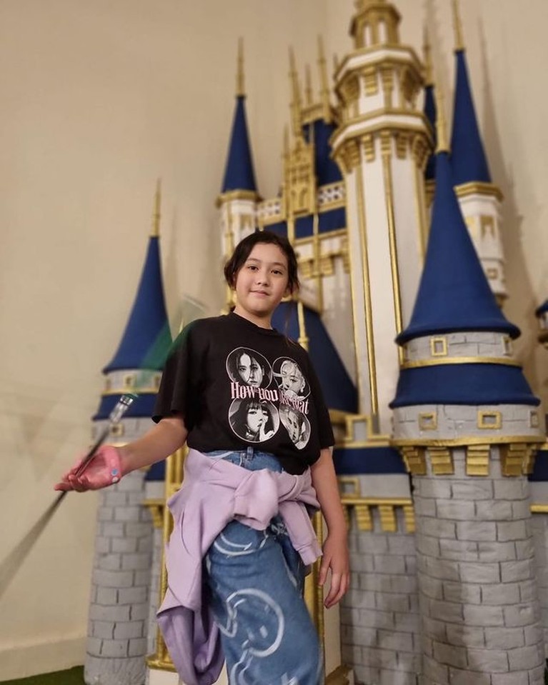 Mikhaela Lee Juwono Mikhaela Lee Juwono