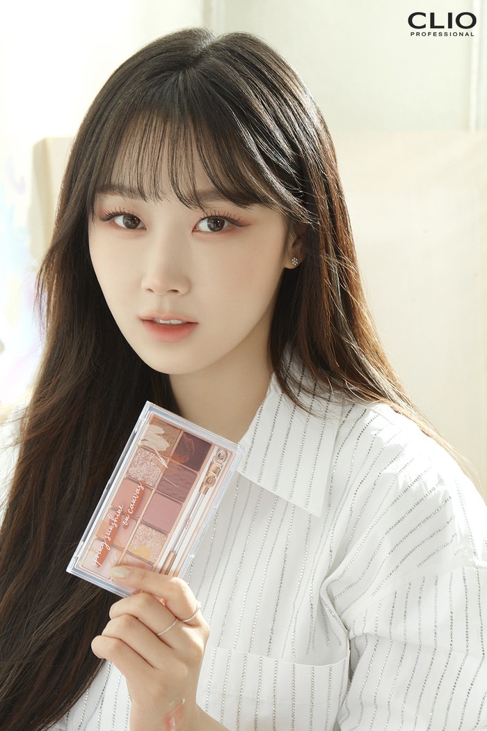 Pada 6 Agustus 2021 lalu, girl group termuda asal SM Entertainment resmi dipilih sebagai model endorsement terbaru untuk merk kosmetik terkenal Korea, Clio Cosmetics./ Foto: twitter.com/official_CLIO