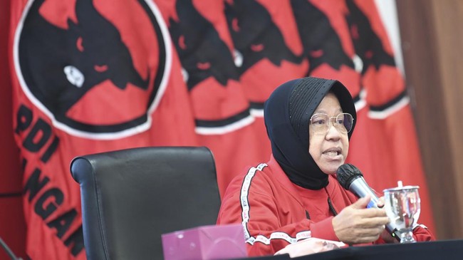 Mensos Tri Rismaharini alias Risma menyebut keputusan dirinya berkompetisi di Pilgub Jatim sepenuhnya kewenangan Ketua Umum PIDP Megawati Soekarnoputri.