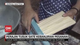 VIDEO: Perajin Tusuk Sate Dan Arang Batok Banjir Pesanan