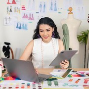 Kuliah Jurusan Fashion, Tak Melulu Jadi Desainer lho! Kamu Bisa Ambil Deretan Profesi Berikut!