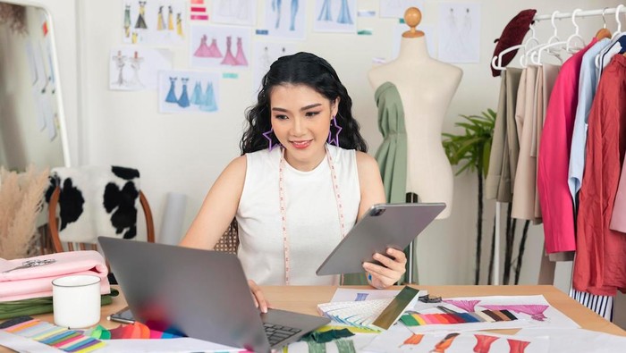 Kuliah Jurusan Fashion, Tak Melulu Jadi Desainer lho! Kamu Bisa Ambil Deretan Profesi Berikut! Kuliah Jurusan Fashion, Tak Melulu Jadi Desainer lho! Kamu Bisa Ambil Deretan Profesi Berikut!