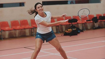 img-title Raisa Tanding Bulutangkis dengan Hesti Purwadinata, Komentatornya Bikin Kaget