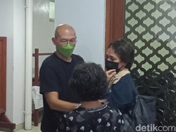 Suasana Rumah Duka Saat Jenazah Rima Melati Tiba