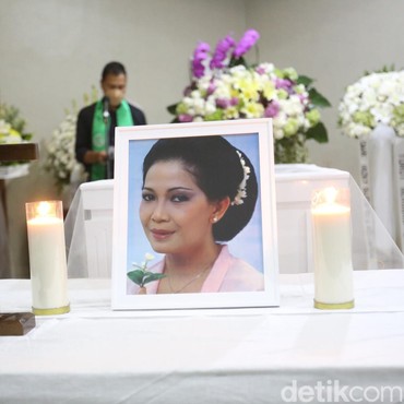 Sebelum Jenazah Rima Melati Dimakamkan, Dilakukan Misa hingga Ibadah Tutup Peti