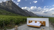 FOTO: Tidur di Hotel Swiss Tanpa Atap dan Dinding Rp5 Juta per Malam