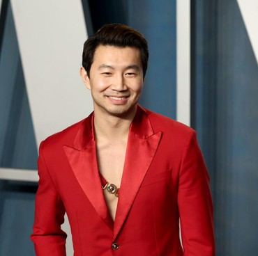 Simu Liu Rela Cabut Abis Bulu Tubuhnya demi Peran di 'Barbie'