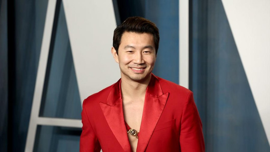 BEVERLY HILLS, CALIFORNIA - MARCH 27: Simu Liu attends the 2022 Vanity Fair Oscar Party hosted by Radhika Jones at Wallis Annenberg Center for the Performing Arts on March 27, 2022 in Beverly Hills, California. (Photo by Arturo Holmes/FilmMagic)
