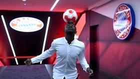 FOTO: Mane Diperkenalkan Jadi Pemain Baru Bayern Munchen