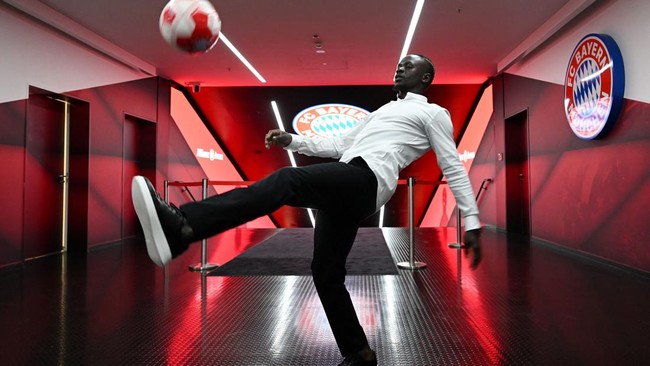 Sadio Mane terlihat seperti jadi seorang yang tak bisa bermain bola ketika gagal menuntaskan sebuah tantangan.