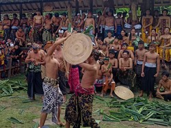 Menyaksikan Tradisi Perang Pandan di Tenganan Pegringsingan