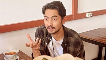 img-title Arya Saloka Diduga Gabung Serial 'Gadis Kretek', Unggahan Poster Kena Hujat