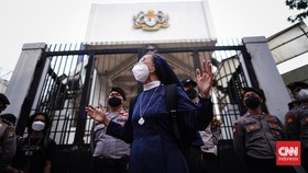 FOTO: Massa Geruduk Kedubes Malaysia Protes Dugaan Penyiksaan TKI
