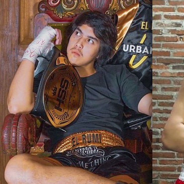 Reaksi El Rumi Ketika Ditantang Tinju Lawan Azka Corbuzier