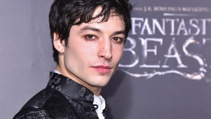 Tak Hanya Grooming, Ezra Miller Diduga Sekap Seorang Ibu dan 3 Anaknya di Rumah Penuh Senjata