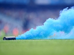 Suporter Man City Dilarang Masuk Stadion 3 Tahun Gegara Lempar Flare