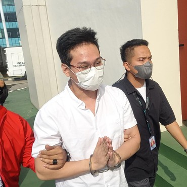 Didakwa Pasal Berlapis, Indra Kenz Terancam 20 Tahun Penjara