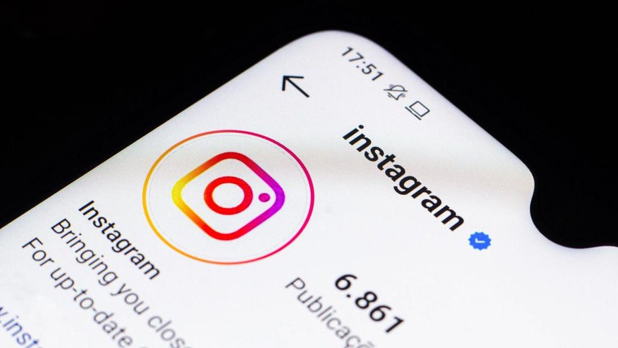 BRAZIL - 2021/08/06: In this photo illustration the Instagram logo seen displayed on a smartphone. (Photo Illustration by Rafael Henrique/SOPA Images/LightRocket via Getty Images)