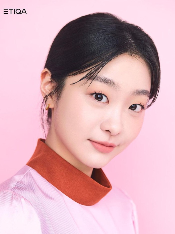 Kook Yeon Soo (Kim Da Mi) di Our Beloved Summer juga tak kalah inspiratif, Beauties. Ia rela putus cinta dan mengabdi hidup untuk bekerja demi hutang keluarga. Akhirnya, Yeon Soo menemukan kebahagiaan./ Foto: instagram.com/ d_a___m_i