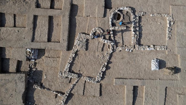 Reruntuhan masjid kuno ditemukan di Gurun Negev, Israel, pada Rabu (22/6). Masjid ini diyakini berusia lebih dari 1.200 tahun.