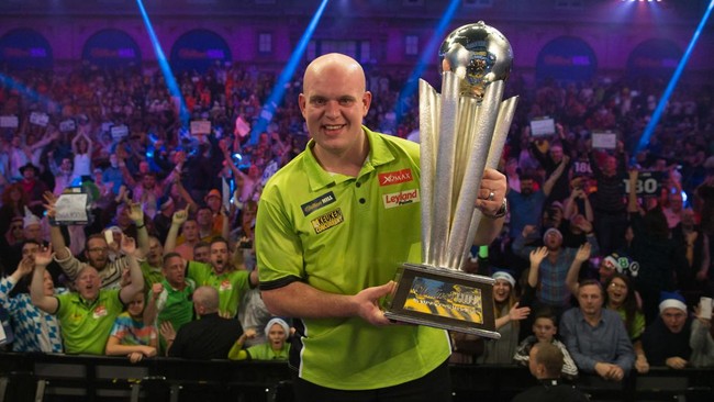 Kelakuan juara dunia darts atau panah lempar, Michael van Gerwen mengejek Manchester United jadi viral di media sosial.