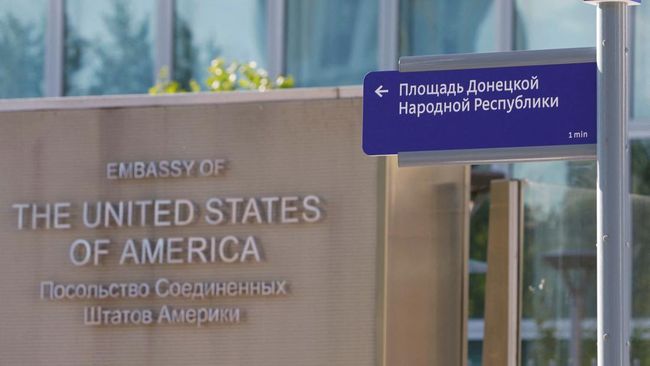 Rusia mengganti nama jalan di depan Kedutaan Besar Amerika Serikat di Moskow menjadi 'Republik Rakyat Donetsk Square.'