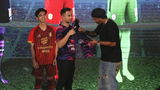 Raffi: Ronaldinho Buat Orang Yakin Sepak Bola Indonesia Sudah Maju