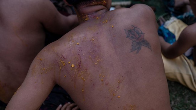 FOTO: Perang Pandan Bali, Tradisi Duel untuk Hormati Dewa Indra