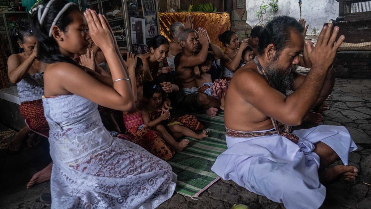 FOTO: Perang Pandan Bali, Tradisi Duel untuk Hormati Dewa Indra