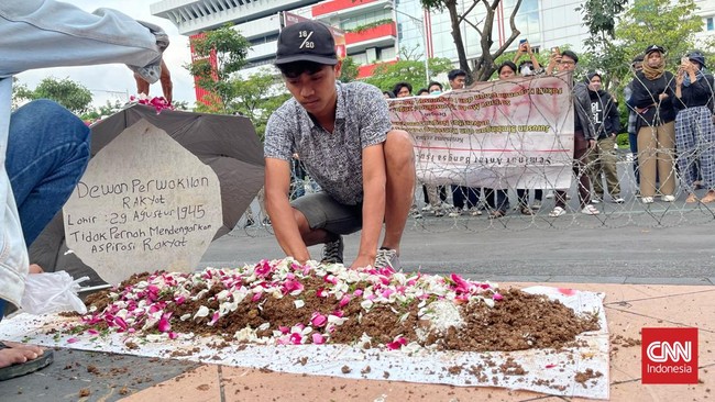Media asing menyoroti proses revisi Kitab Undang-undang Hukum Pidana (RKUHP) yang dinilai mengancam demokrasi.