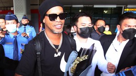 Ronaldinho di Rumah Raffi Ahmad: Pangsit Sangat Lezat