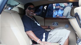 Ronaldinho dan Raffi Ahmad Naik Private Jet ke Malang