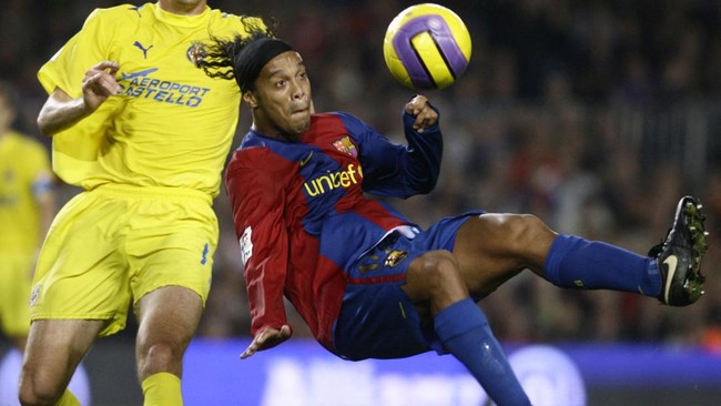 Ronaldinho bukan hanya legenda timnas Brasil, tapi juga ikon sepak bola dunia. Berikut lima momen ajaib Ronaldinho sepanjang masa.