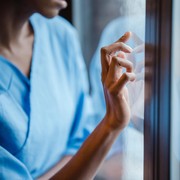 Mirip Introvert, Gangguan Kepribadian Avoidant Personality Disorder Juga Bikin Nggak Suka di Keramaian
