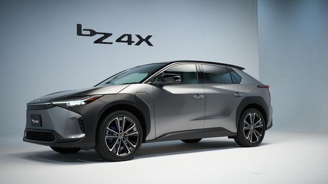 Calon Mobil Listrik untuk G20 Bali Toyota bZ4X Kena Recall Recall Toyota bZ4X melibatkan 2.700 unit, meski demikian unit yang sudah ada di Indonesia untuk G20 Bali dinyatakan tak termasuk.