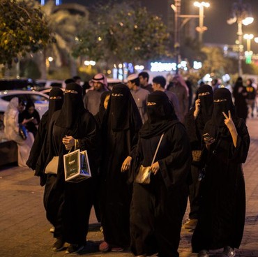 Wanita Tak Lagi Wajib Pakai Hijab, Gaya Rambut Pendek Tren di Arab Saudi