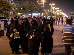 Wanita Tak Lagi Wajib Pakai Hijab, Gaya Rambut Pendek Tren di Arab Saudi