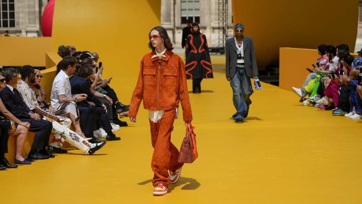 FOTO: Semangat 'Bermain' Virgil Abloh Kembali Hidup di Louis Vuitton