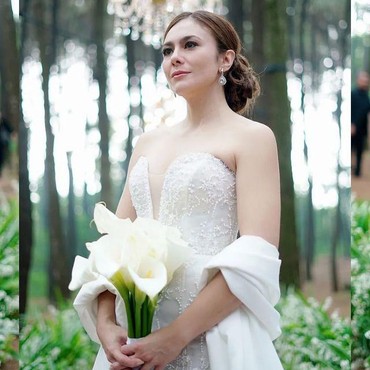 7 Potret Wulan Guritno Pakai Gaun Pengantin Putih, Cantik & Seksi