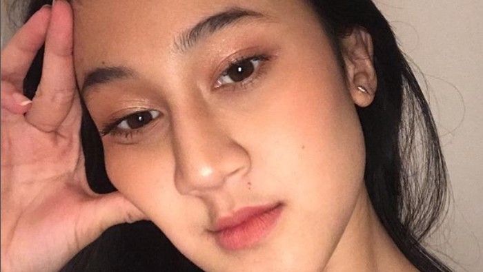 Belum lama ini, Keisya telah merilis lagu terbarunya berjudul 'Tak Ingin Usai' yang langsung menjadi hits./ foto: instagram.com/keisyalevronka