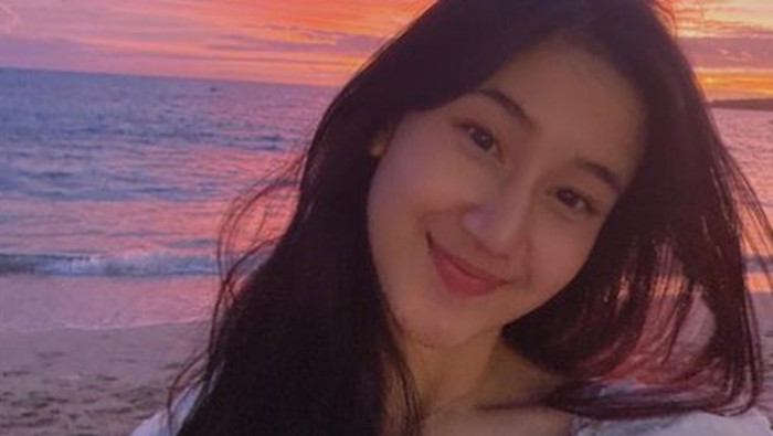Perempuan yang akrab disapa Keisya ini mulai terjun di dunia hiburan ketika mengikuti ajang Indonesian Idol pada tahun 2019 hingga 2020 lalu, lho./ foto: instagram.com/keisyalevronka