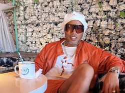 Legenda Sepak Bola Dunia Ronaldinho Jadi Bintang Iklan Terbaru Shopee!