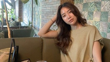 img-title Reaksi Kevin Aprilio Lihat Widi Vierratale Buka Baju di Atas Panggung