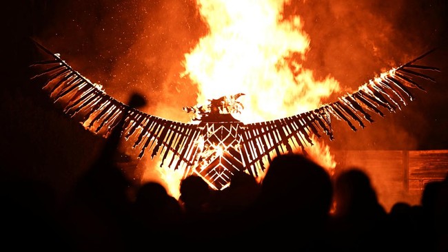 FOTO: Glastonbury Kembali Semarak Usai Terhenti 2 Tahun