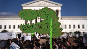 Mahkamah Agung Amerika Serikat Batalkan Hak Aborsi