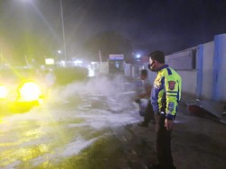 Truk Tangki Kecelakaan di Merak, 12 Ton Cairan Asam Tumpah ke Jalan