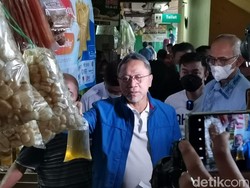 Ibu-ibu Puji Jokowi Harga Migor Curah Turun, Zulhas: Menterinya Juga Dong